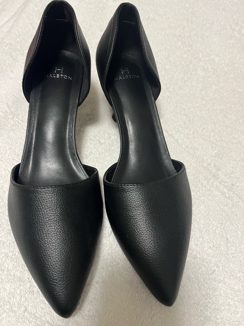 Halston d’Orsay pumps